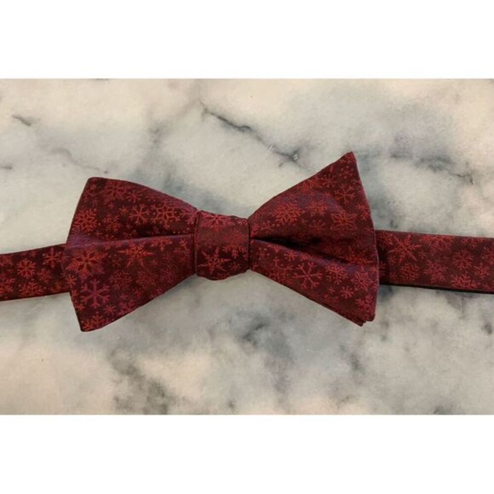 New Stafford Red Burgundy Snowflake Snowflakes Winter Pretied Bowtie Bow Tie - Picture 1 of 6